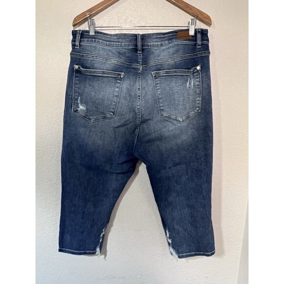 Judy Blue Boyfriend Fit High Waisted Distressed Denim Jeans Size 20W Stretchy - Picture 6 of 9